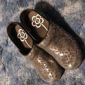 Sanita Women's Metallic Black Clogs